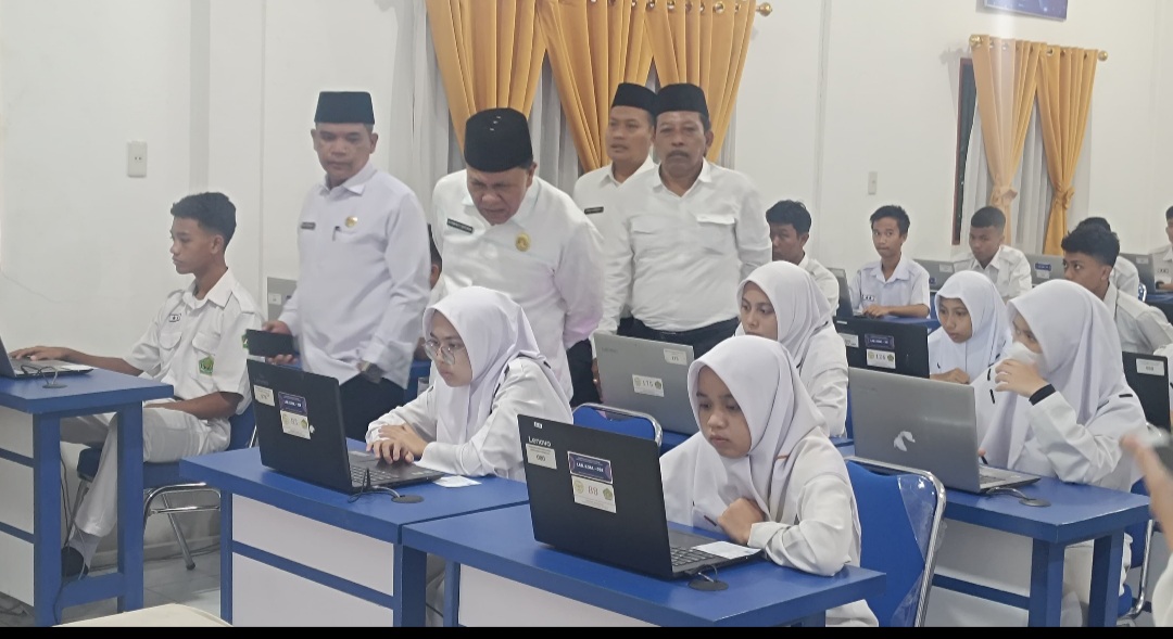 Kakanwil Kemenagsu Monitoring ANBK Tingkat Madrasah Aliyah