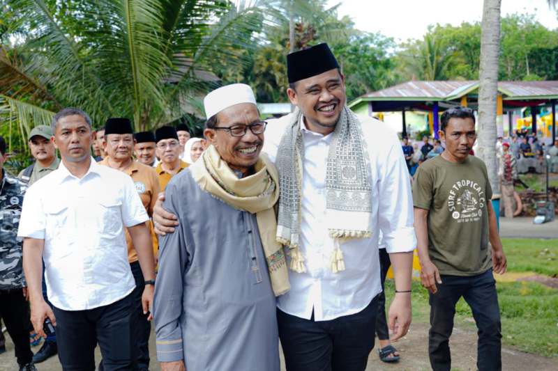 Di Paluta, Bobby Nasution Soan ke Pimpinan Pondok Pesantren se-Tabagsel dan Ziarah Makam Tuan Guru Nabundong