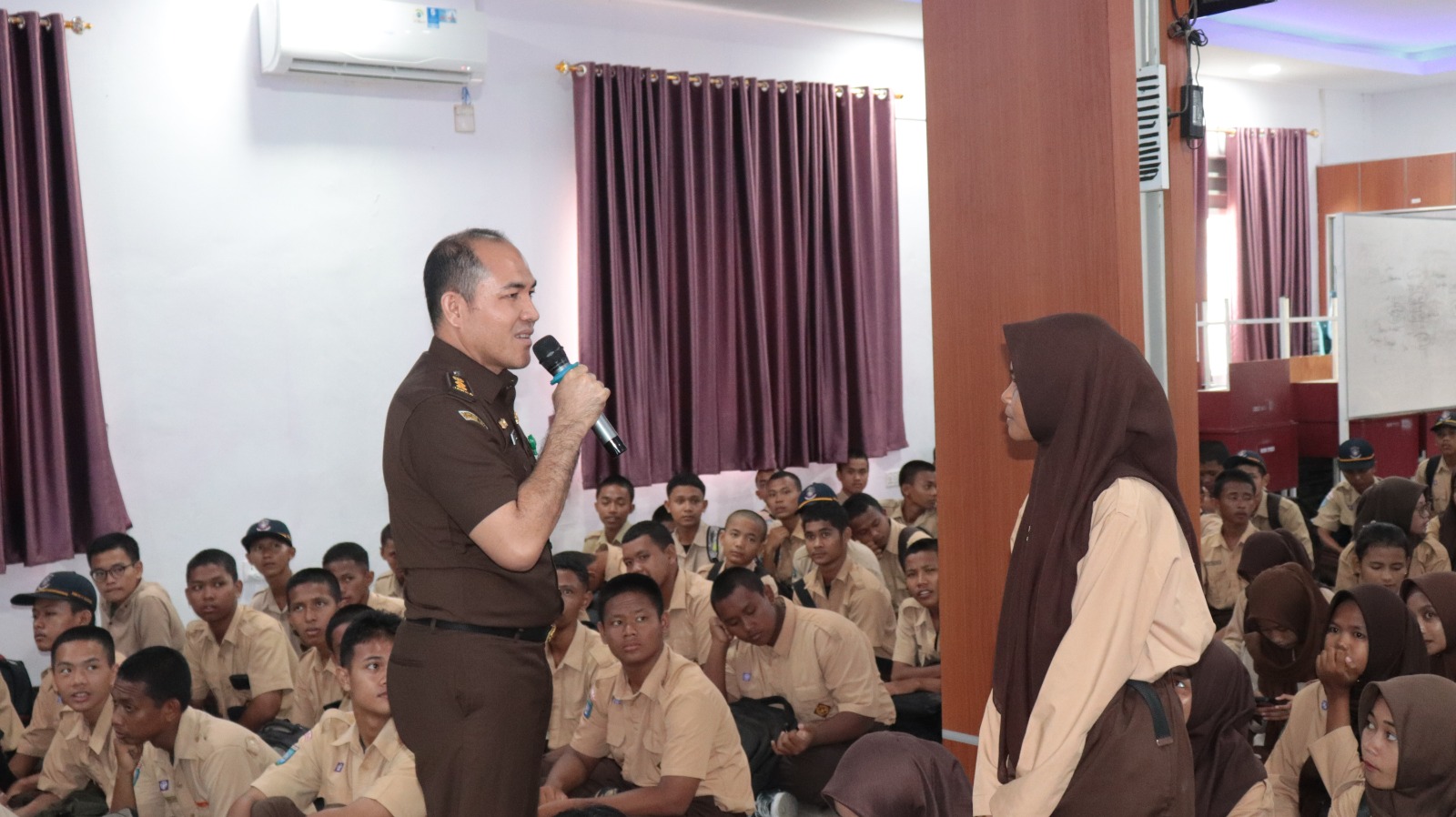 Tim Penkum Kejaksaan Tinggi Kepulauan Riau Kampanye Anti Korupsi di SMKN 5 Batam