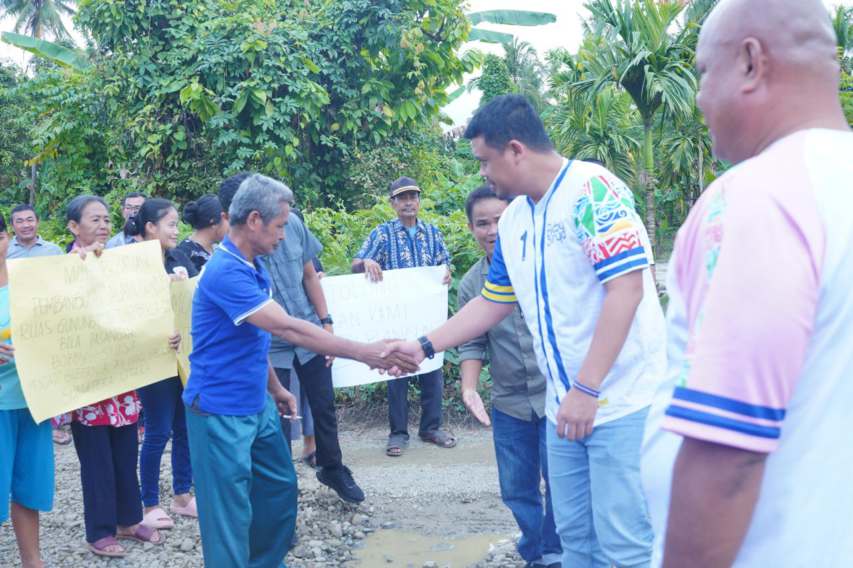 Tinjau Jalan Provinsi yang Rusak Parah di Nias Utara, Bobby Nasution Dihadang Warga