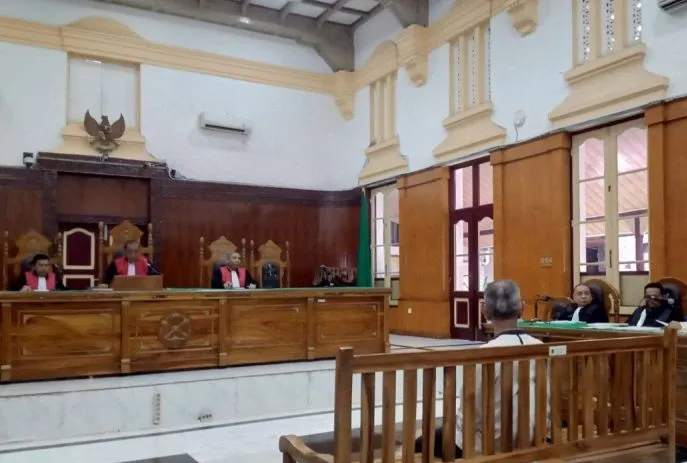 Terdakwa korupsi IMB Gedung Balai Merah Putih minta dibebaskan