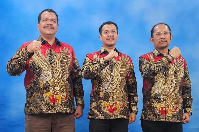 PUD Pasar Medan Salurkan THR Natal ke Karyawan