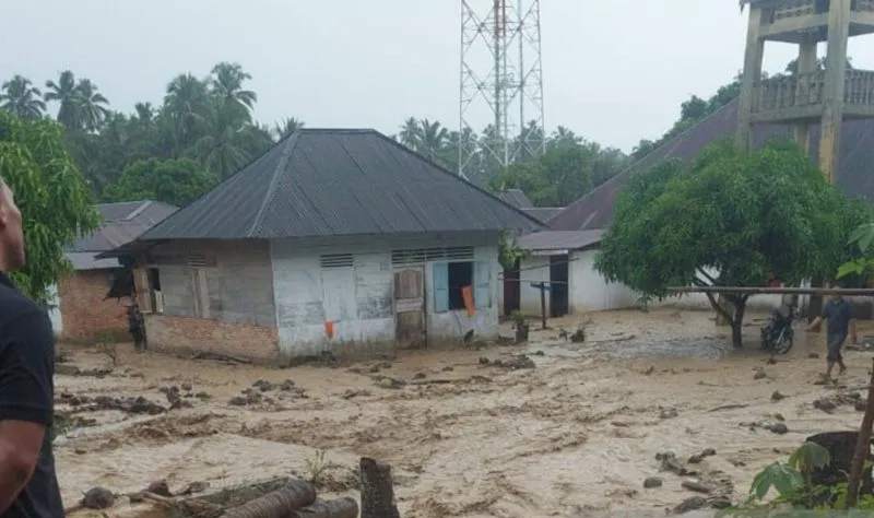 Banjir bandang di Tapsel