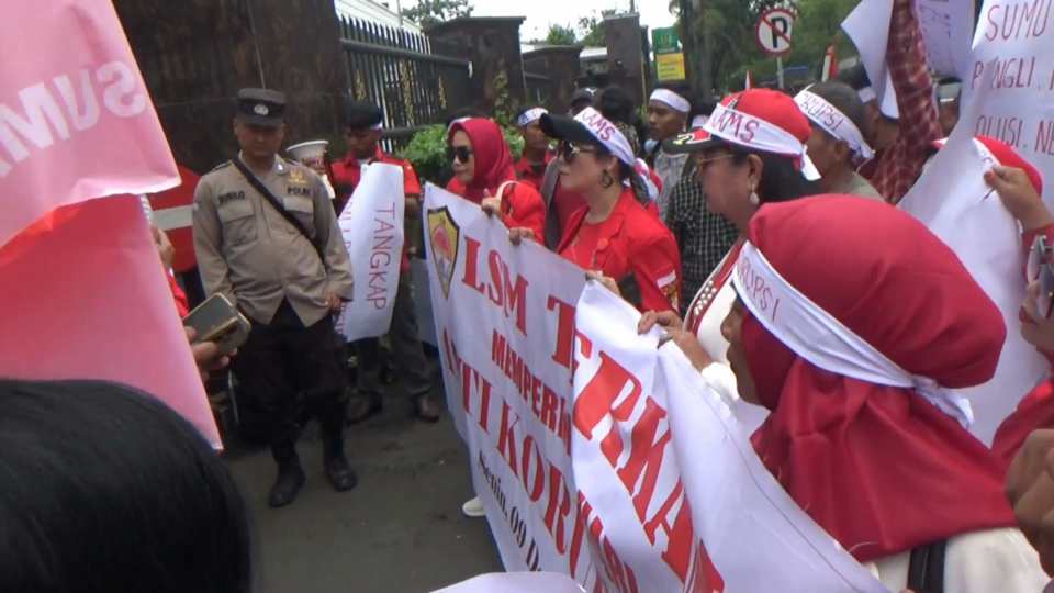 Hari Anti Korupsi, Kejati Sumut Didemo TERKAMS terkait 4 Laporan Mandek