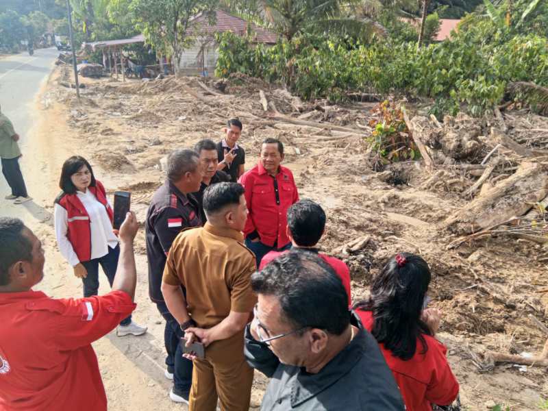 Kunjungi Korban Bencana Alam di Taput, Rapidin Simbolon Tekankan Pentingnya Mitigasi Bencana