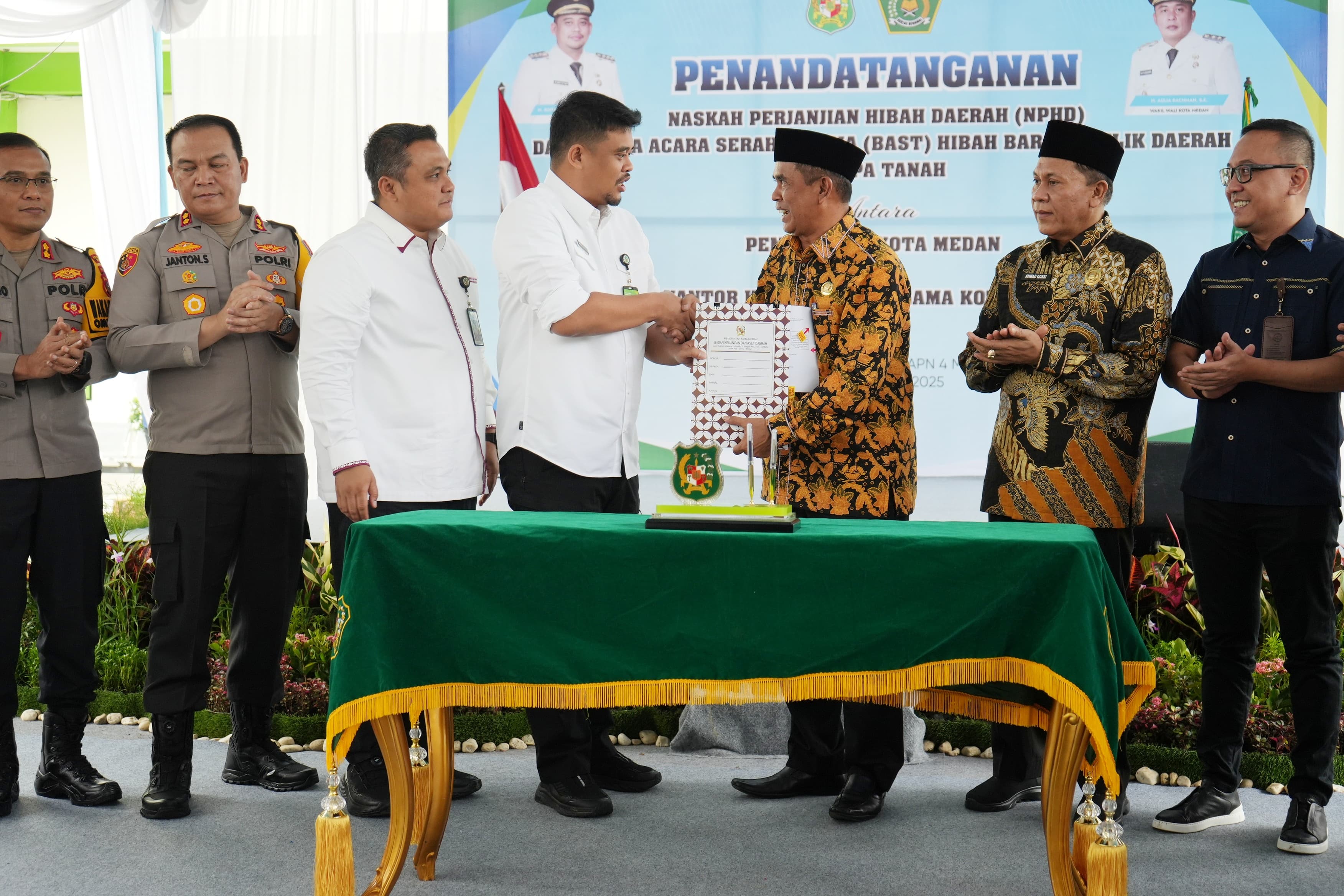 Wali Kota Medan Serahkan Hibah Tanah Untuk Bangun Madrasah
