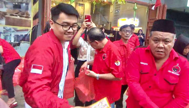 Robi Barus Apresiasi Berbagi Takjil dan Bukber PAC PDIP Medan Area, Bobby Halim : Kami Terus Hadir Bersama Masyarakat