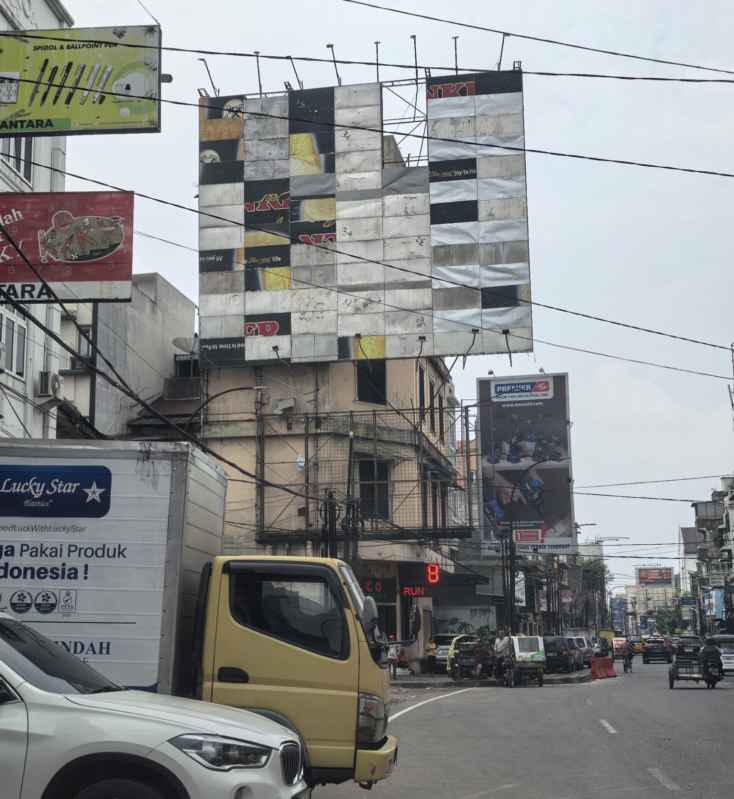 LIRA Sumut : Banyak Ditemukan Reklame Bermasalah dan Tidak Sesuai Aturan di Medan