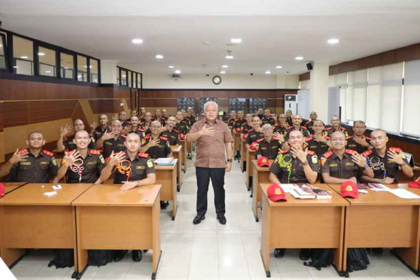 Kajatisu Harli Siregar Beri Pembekalan Siswa Pendidikan Pembentukan Jaksa pada Diklat Kejaksaan RI