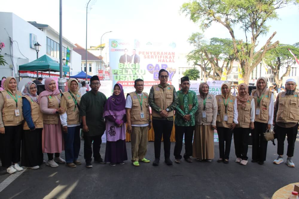 Berikan Sertifikat Halal ke UMKM Car Free Day Medan, Wali Kota Apresiasi LP3H Mathla’ul Anwar
