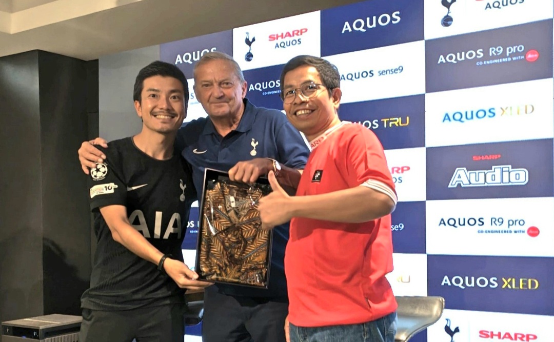 Sharp Gelar Nobar Premier League Bersama Gary Mabbutt, Club Ambassador Tottenham Hotspur
